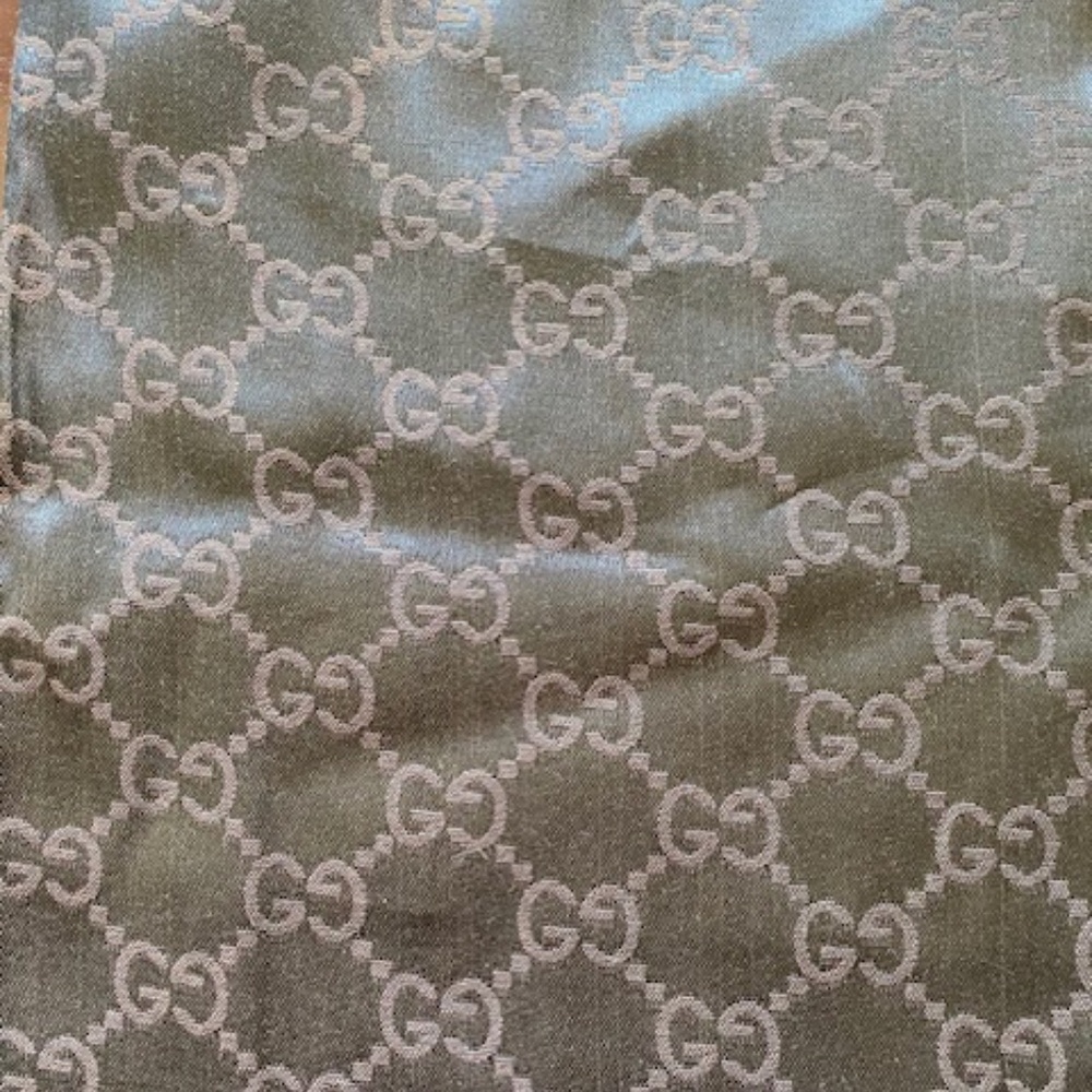 GUCCI drawstring travel shoe bags (2) with discreetly etched logo - Picture 3 of 5